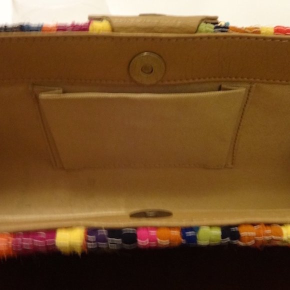 WOVEN FABRIC CLUTCH WITH SHELL/BEADED HANDLE - Picture 9 of 13